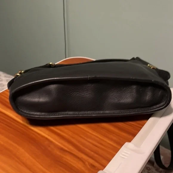 ☄️Flash Sale ☄️Authentic VTG Coach Legacy Black Leather Crossbody Bag